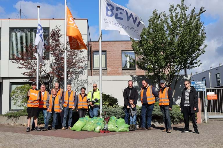 Synprodo rolls up its sleeves during World Clean Up Day 2022